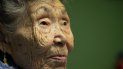 En esta foto del 20 de enero de 2020, Lizzie Chimiugak contempla su casa en Toksook Bay, Alaska. Chimiugak, de 90 años apenas cumplidos, será la primera persona contada en el Censo 2020 el martes 21 de enero de 2020. En esta foto del 20 de enero de 2020, Lizzie Chimiugak contempla su casa en Toksook Bay, Alaska. Chimiugak, de 90 años apenas cumplidos, será la primera persona contada en el Censo 2020 el martes 21 de enero de 2020.