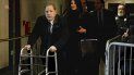 Harvey Weinstein, seguido por su abogada Donna Rotunno, sale de la corte durante su juicio por violación el 21 de enero de 2020 en Nueva York. Harvey Weinstein, seguido por su abogada Donna Rotunno, sale de la corte durante su juicio por violación el 21 de enero de 2020 en Nueva York.