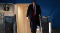 El presidente Donald Trump sale del avión presidencial el miércoles 22 de enero de 2020, en la base de Andrews, Maryland, a su regreso del Foro Económico Mundial en Davos, Suiza. El presidente Donald Trump sale del avión presidencial el miércoles 22 de enero de 2020, en la base de Andrews, Maryland, a su regreso del Foro Económico Mundial en Davos, Suiza.