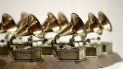 Varios premios Grammy en exhibición en el Grammy Museum Experience en el Prudential Center en Newark, Nueva Jersey. Varios premios Grammy en exhibición en el Grammy Museum Experience en el Prudential Center en Newark, Nueva Jersey.