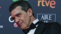 Antonio Banderas en la alfombra roja de la pasada edición de los premios Goya. El actor español ha dado positivo al COVID-19. Antonio Banderas en la alfombra roja de la pasada edición de los premios Goya. El actor español ha dado positivo al COVID-19.