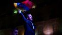 El presidente encargado de Venezuela, Juan Guaidó, sostiene la bandera nacional. El presidente encargado de Venezuela, Juan Guaidó, sostiene la bandera nacional.