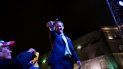 El presidente encargado de Venezuela, Juan Guaidó, saluda a los asistentes. El presidente encargado de Venezuela, Juan Guaidó, saluda a los asistentes.