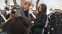 Harry de Inglaterra y su esposa Meghan Markle, conocen un pony Shetland al llegar al Castillo de Edimburgo el martes 13 de febrero del 2018, en Edimburgo, Escocia. Harry de Inglaterra y su esposa Meghan Markle, conocen un pony Shetland al llegar al Castillo de Edimburgo el martes 13 de febrero del 2018, en Edimburgo, Escocia.