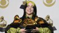 Billie Eilish posa en la sala de prensa tras ganar cinco premios Grammy, a mejor álbum y mejor álbum pop vocal por We All Fall Asleep, Where Do We Go?, mejor canción y mejor grabación por Bad Guy, y mejor nuevo artista, el domingo 26 de enero del 2020 en Los Ángeles. Billie Eilish posa en la sala de prensa tras ganar cinco premios Grammy, a mejor álbum y mejor álbum pop vocal por We All Fall Asleep, Where Do We Go?, mejor canción y mejor grabación por Bad Guy, y mejor nuevo artista, el domingo 26 de enero del 2020 en Los Ángeles.