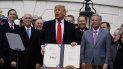 El presidente Donald Trump habla después de firmar un proyecto de ley en la Casa Blanca para actualizar el acuerdo comercial con México y Canadá. El presidente Donald Trump habla después de firmar un proyecto de ley en la Casa Blanca para actualizar el acuerdo comercial con México y Canadá.