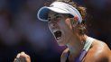 Garbiñe Muguruza festeja tras ganar el primer set a Anastasia Pavlyuchenkova durante los cuartos de final del Abierto de Australia, el miércoles 29 de enero de 2020. Garbiñe Muguruza festeja tras ganar el primer set a Anastasia Pavlyuchenkova durante los cuartos de final del Abierto de Australia, el miércoles 29 de enero de 2020.