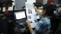 Una periodista sostiene una copia del diario La Prensa en Managua, Nicaragua, el viernes 7 de febreri de 2020. Una periodista sostiene una copia del diario La Prensa en Managua, Nicaragua, el viernes 7 de febreri de 2020.