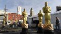 Estatuas del Oscar pueden verse en el Boulevard de Hollywood en preparación para los Premios de la Academia del domingo en el Teatro Dolby, el miércoles cinco de febrero del 2020 en Los Angeles. Estatuas del Oscar pueden verse en el Boulevard de Hollywood en preparación para los Premios de la Academia del domingo en el Teatro Dolby, el miércoles cinco de febrero del 2020 en Los Angeles.