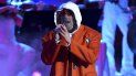 En esta foto del 14 de noviembre del 2019, Bad Bunny actúa en la 20ma entrega anual de los Latin Grammy en Las Vegas. La gira de Bad Bunny está entre las más lucrativas del momento a nivel mundial, según la lista semanal de Pollstar. En esta foto del 14 de noviembre del 2019, Bad Bunny actúa en la 20ma entrega anual de los Latin Grammy en Las Vegas. La gira de Bad Bunny está entre las más lucrativas del momento a nivel mundial, según la lista semanal de Pollstar.