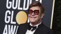 Elton John a su llegada a los premios Golden Globes en el Beverly Hilton Hotel en Beverly Hills, California. Elton John a su llegada a los premios Golden Globes en el Beverly Hilton Hotel en Beverly Hills, California.