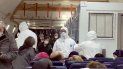 En esta imagen tomada de un video el lunes 17 de febrero de 2020, pasajeros del crucero en cuarentena Diamond Princess esperan a volar hacia Estados Unidos desde el aeropuerto de Haneda, en Tokio. En esta imagen tomada de un video el lunes 17 de febrero de 2020, pasajeros del crucero en cuarentena Diamond Princess esperan a volar hacia Estados Unidos desde el aeropuerto de Haneda, en Tokio.