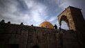 Cúpula de la Roca, en el complejo de la mezquita al-Aqsa, en la ciudad vieja de Jerusalén. Cúpula de la Roca, en el complejo de la mezquita al-Aqsa, en la ciudad vieja de Jerusalén.