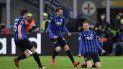 Dos goles de Hateboer, uno de Ilicic y otro de Freuler firmaron la ejecución che, desplegados casi siempre por Papu Gómez. El capitán local lideró las carreras de un Atalanta con muchos espacios, haciendo sufrir a Diakhaby y Mangala, centrales en lugar de los lesionados Gabriel y Garay, pero también desbordando el centro. Dos goles de Hateboer, uno de Ilicic y otro de Freuler firmaron la ejecución che, desplegados casi siempre por Papu Gómez. El capitán local lideró las carreras de un Atalanta con muchos espacios, haciendo sufrir a Diakhaby y Mangala, centrales en lugar de los lesionados Gabriel y Garay, pero también desbordando el centro.