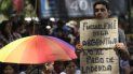 Miembros de partidos políticos y movimientos sociales protestan contra la visita de una delegación del Fondo Monetario Internacional en Buenos Aires, Argentina, el miércoles 19 de febrero de 2020. Miembros de partidos políticos y movimientos sociales protestan contra la visita de una delegación del Fondo Monetario Internacional en Buenos Aires, Argentina, el miércoles 19 de febrero de 2020.