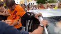 El senador Cid Gomes es alcanzado por dos disparos cuando intentaba romper el bloqueo que la Policía Militar había organizado en el municipio de Sobral, en el norte de Brasil, con motivo de sus reivindicaciones por mejoras salariales. El senador Cid Gomes es alcanzado por dos disparos cuando intentaba romper el bloqueo que la Policía Militar había organizado en el municipio de Sobral, en el norte de Brasil, con motivo de sus reivindicaciones por mejoras salariales.