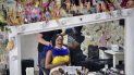 Vestirá un traje fastuoso, que permanecerá en secreto hasta último momento, a la cabeza de un grupo de 300 percusionistas, que son el corazón de las escolas de samba en competición durante dos noches. Vestirá un traje fastuoso, que permanecerá en secreto hasta último momento, a la cabeza de un grupo de 300 percusionistas, que son el corazón de las escolas de samba en competición durante dos noches.