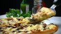 En el cuarto trimestre del 2019, Dominos Pizza ganó 129,3 millones de dólares, un 15,9% más. En el cuarto trimestre del 2019, Dominos Pizza ganó 129,3 millones de dólares, un 15,9% más.