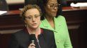 La representante Erin Grall realiza sus argumentos durante una sesión de la Cámara de Representantes estatal, el jueves 20 de febrero de 2020, en Tallahassee, Florida. La representante Erin Grall realiza sus argumentos durante una sesión de la Cámara de Representantes estatal, el jueves 20 de febrero de 2020, en Tallahassee, Florida.