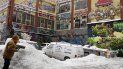 En esta fotografía del 26 de enero de 2011 un hombre retira nieve para limpiar un camino cerca de 5pointz, una galería de grafiti en el barrio de Long Island City en el distrito de Queens en Nueva York. En esta fotografía del 26 de enero de 2011 un hombre retira nieve para limpiar un camino cerca de 5pointz, una galería de grafiti en el barrio de Long Island City en el distrito de Queens en Nueva York.