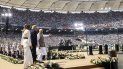 El presidente Donald Trump, y la primera dama, Melania, llegan con el primer ministro de India, Narendra Modi, para un mitin titulado Namaste Trump en el estadio Sardar Patel el lunes 24 de febrero de 2020, en Ahmedabad, India. El presidente Donald Trump, y la primera dama, Melania, llegan con el primer ministro de India, Narendra Modi, para un mitin titulado Namaste Trump en el estadio Sardar Patel el lunes 24 de febrero de 2020, en Ahmedabad, India.