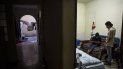 Un hondureño y un salvadoreño fotografiados el 1º de febrero del 2020 en la habitación que comparten en Ciudad de Guatemala, donde esperan respuesta a una solicitud de asilo en EEUU. Un hondureño y un salvadoreño fotografiados el 1º de febrero del 2020 en la habitación que comparten en Ciudad de Guatemala, donde esperan respuesta a una solicitud de asilo en EEUU.
