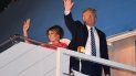 El presidente Donald Trump y la primera dama Melania Trump, abordando el Air Force One con destino a la India, febrero 25, 2020. El presidente Donald Trump y la primera dama Melania Trump, abordando el Air Force One con destino a la India, febrero 25, 2020.