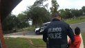 Foto tomada del video que muestra a la pequeña Kaia Rolle siendo llevada por policías en Orlando, Florida, el 19 de septiembre del 2019. Foto tomada del video que muestra a la pequeña Kaia Rolle siendo llevada por policías en Orlando, Florida, el 19 de septiembre del 2019.