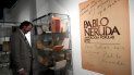 El coleccionista español Santiago Vivanco mira su colección durante la presentación de la subasta Primeras ediciones, manuscritos, correspondencia, fotografías, etc. de Pablo Neruda en Barcelona el 27 de febrero de 2020. El coleccionista español Santiago Vivanco mira su colección durante la presentación de la subasta Primeras ediciones, manuscritos, correspondencia, fotografías, etc. de Pablo Neruda en Barcelona el 27 de febrero de 2020.