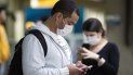 El tapabocas se convierte en una prenda de vestir para evitar el coronavirus. El tapabocas se convierte en una prenda de vestir para evitar el coronavirus.