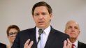 El gobernador de Florida, Ron DeSantis, habla sobre el virus que causa el COVID-19 durante una conferencia de prensa en el Departamento de Salud de Florida, en esta fotografía de archivo del lunes 2 de marzo de 2020, en Miami. El gobernador de Florida, Ron DeSantis, habla sobre el virus que causa el COVID-19 durante una conferencia de prensa en el Departamento de Salud de Florida, en esta fotografía de archivo del lunes 2 de marzo de 2020, en Miami.
