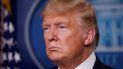 El presidente Donald Trump escucha durante una sesión informativa sobre el coronavirus en la Casa Blanca, Washington, el lunes 23 de marzo de 2020. El presidente Donald Trump escucha durante una sesión informativa sobre el coronavirus en la Casa Blanca, Washington, el lunes 23 de marzo de 2020.