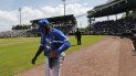 El tercera base Vladimir Guerrero Jr. de los Azulejos de Toronto se retira del terreno durante un juego de pretemporada contra los Piratas de Pittsburgh, el jueves 12 de marzo de 2020, en Bradenton, Florida. El tercera base Vladimir Guerrero Jr. de los Azulejos de Toronto se retira del terreno durante un juego de pretemporada contra los Piratas de Pittsburgh, el jueves 12 de marzo de 2020, en Bradenton, Florida.