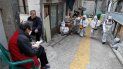 Trabajadores rocían desinfectante como medida de precaución contra el nuevo coronavirus en Seúl, Corea del Sur. Trabajadores rocían desinfectante como medida de precaución contra el nuevo coronavirus en Seúl, Corea del Sur.