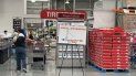 Algunos supermercados de cadena ya pusieron en marcha la orden de distanciamiento social para evitar el coronavirus. Algunos supermercados de cadena ya pusieron en marcha la orden de distanciamiento social para evitar el coronavirus.