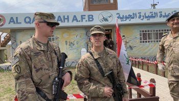 Soldados estadounidenses en la Base Aérea Qayyarah, al sur de Mosul en Irak el 27 de marzo del 2020. 