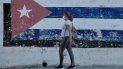 Una mujer camina por las calles de La Habana, Cuba, con una mascarilla de protección contra el coronavirus, el 28 de marzo de 2020. Una mujer camina por las calles de La Habana, Cuba, con una mascarilla de protección contra el coronavirus, el 28 de marzo de 2020.