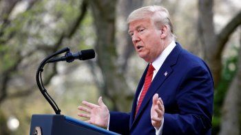 El presidente Donald Trump habla sobre el coronavirus en la Rosaleda de la Casa Blanca, el domingo 29 de marzo de 2020, en Washington. 