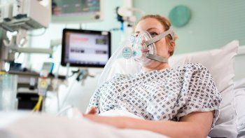 Los CPAP desarrollados por ingenieros de Fórmula 1 aseguran una mezcla de aire-oxígeno en la boca y la nariz del paciente de COVID-19 a un ritmo continuo.