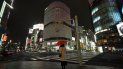 En esta foto del 28 de marzo de 2020, una mujer en el desolado distrito comercial de Ginza en Tokio. En esta foto del 28 de marzo de 2020, una mujer en el desolado distrito comercial de Ginza en Tokio.