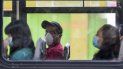 Personas usan mascarillas a bordo de un autobús para evitar la propagación del nuevo coronavirus en Ciudad de México, el martes 31 de marzo de 2020. Personas usan mascarillas a bordo de un autobús para evitar la propagación del nuevo coronavirus en Ciudad de México, el martes 31 de marzo de 2020.