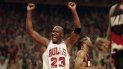 En esta foto del 14 de junio de 1992, Michael Jordan celebra la victoria de sus Bulls de Chicago ante los Trail Blazers de Portland en la serie final de la NBA. En esta foto del 14 de junio de 1992, Michael Jordan celebra la victoria de sus Bulls de Chicago ante los Trail Blazers de Portland en la serie final de la NBA.