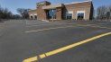 Un estacionamiento vacío frente a un gimnasio de la cadena LA Fitness en St. Clair Shores, Michigan. Un estacionamiento vacío frente a un gimnasio de la cadena LA Fitness en St. Clair Shores, Michigan.