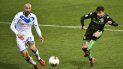 Francesco Caputo, derecha, anota el primer gol por el club Sassuolo en partido por la Serie A italiana frente a Brescia, en Reggio Emilia, Italia, el lunes 9 de marzo de 2020. Francesco Caputo, derecha, anota el primer gol por el club Sassuolo en partido por la Serie A italiana frente a Brescia, en Reggio Emilia, Italia, el lunes 9 de marzo de 2020.