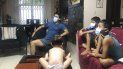 Varios miembros de la familia de Bella Lamilla, la primera persona en ser diagnosticada con coronavirus en Ecuador, mientras se mantienen en cuarentena en su casa en Babahoyo, Ecuador. Varios miembros de la familia de Bella Lamilla, la primera persona en ser diagnosticada con coronavirus en Ecuador, mientras se mantienen en cuarentena en su casa en Babahoyo, Ecuador.