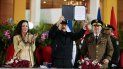 El dictador Daniel Ortega (centro) junto a Rosario Murillo, su esposa y vicepresidente de Nicaragua; y el jefe del Ejército, Julio Avilés, un incondicional de Ortega. El dictador Daniel Ortega (centro) junto a Rosario Murillo, su esposa y vicepresidente de Nicaragua; y el jefe del Ejército, Julio Avilés, un incondicional de Ortega.