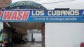 Un servicio de lavado de autos con el nombre de Los Cubanos marca la presencia de los isleños en Lima, Perú. Un servicio de lavado de autos con el nombre de Los Cubanos marca la presencia de los isleños en Lima, Perú.