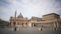 La plaza de San Pedro está vacía debido a las medidas de cuarentena impuestas por el coronavirus después de que el papa Francisco diera su bendición desde una ventana de su estudio con vista a la plaza en el Vaticano, el lunes 13 de abril de 2020. La plaza de San Pedro está vacía debido a las medidas de cuarentena impuestas por el coronavirus después de que el papa Francisco diera su bendición desde una ventana de su estudio con vista a la plaza en el Vaticano, el lunes 13 de abril de 2020.