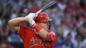 En esta foto del 25 de julio de 2019, Mike Trout de los Angelinos de Los Ángeles batea durante un juego ante los Orioles de Baltimore en Anaheim. En esta foto del 25 de julio de 2019, Mike Trout de los Angelinos de Los Ángeles batea durante un juego ante los Orioles de Baltimore en Anaheim.
