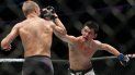 En esta fotografía de archivo del 17 de enero de 2016, Dominick Creuz lanza un derechazo a TJ Dilalshaw en su pelea de artes marciales mixtas por el título durante la función UFC Fight Night 81 en Boston. En esta fotografía de archivo del 17 de enero de 2016, Dominick Creuz lanza un derechazo a TJ Dilalshaw en su pelea de artes marciales mixtas por el título durante la función UFC Fight Night 81 en Boston.